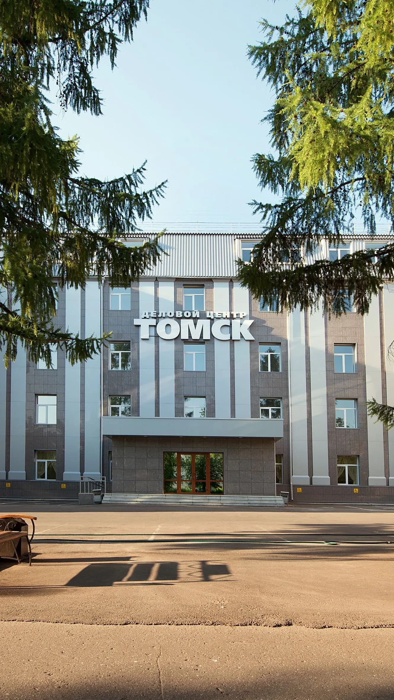 Деловой центр Томск в Северске, фасад здания